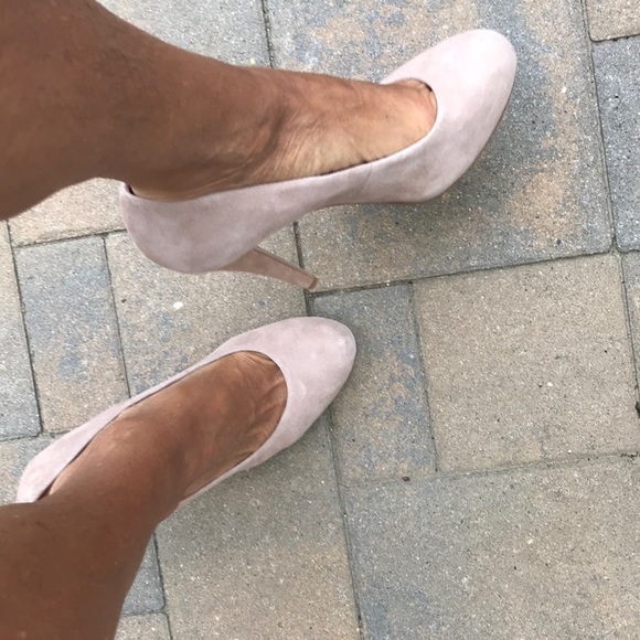 NIB beige suede heels”price firm” - Picture 3 of 8